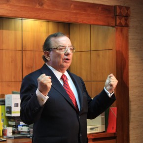 Alvaro Noboa Speaking to the Country