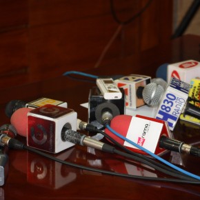 Alvaro Noboa - La prensa en la Rueda de Prensa