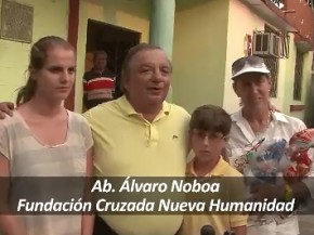 Alvaro Noboa y toda su Familia deseando Felices Fiestas