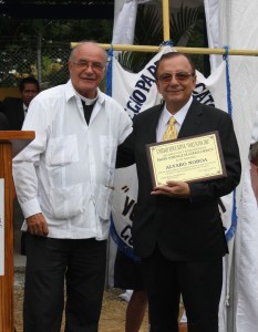 Michell Charbonnew (izquierda) Y Álvaro Noboa.